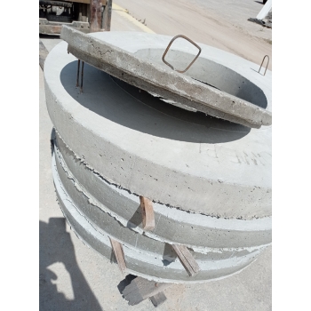 Właz betonowy 60cm pokrywa na szambo studnie